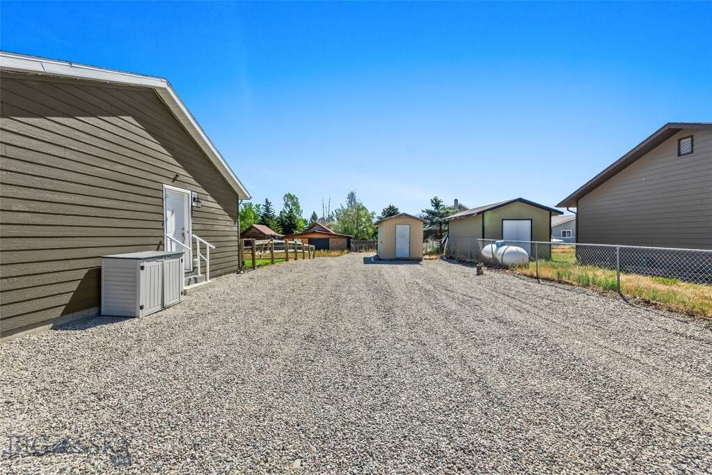 3 Bedroom Single Family Home/House's Image 37