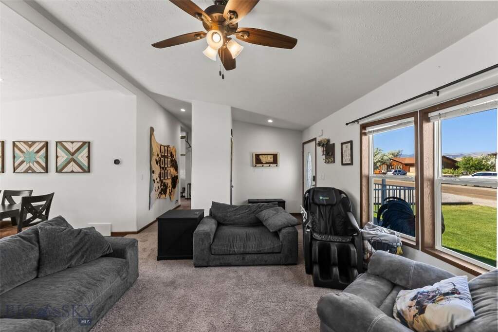 3 Bedroom Single Family Home/House's Image 4