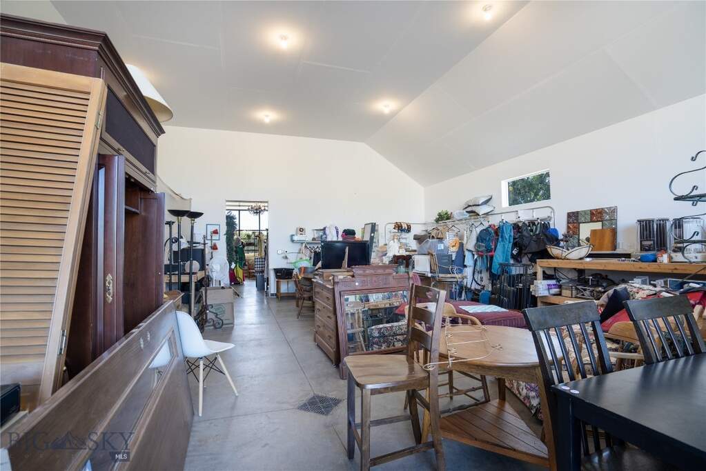 3 Bedroom Single Family Home/House's Image 60