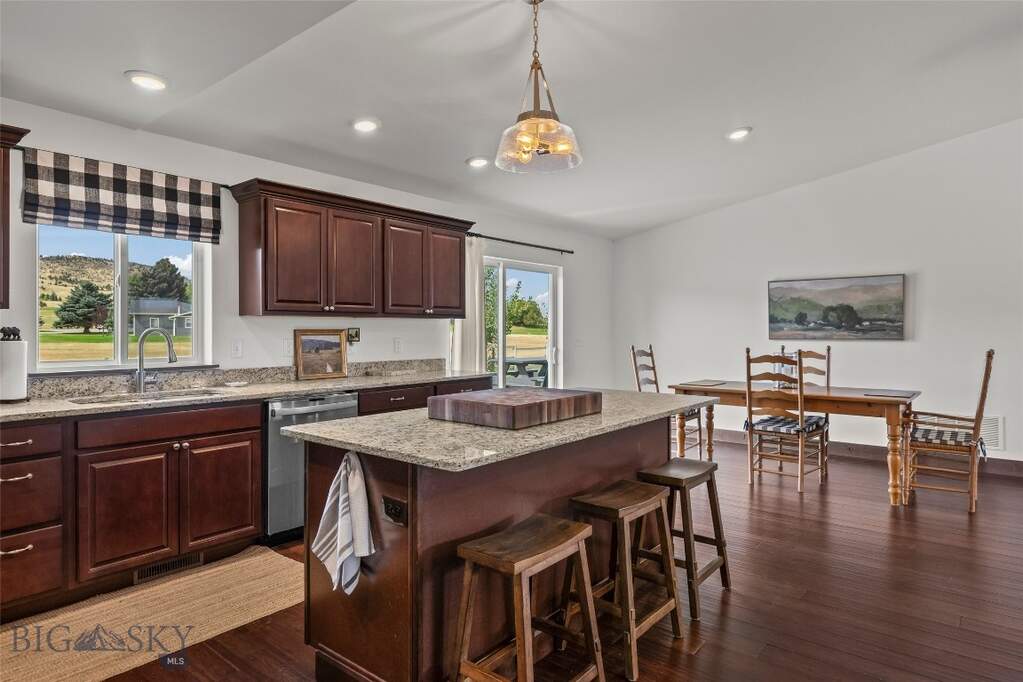 3 Bedroom Single Family Home/House's Image 14