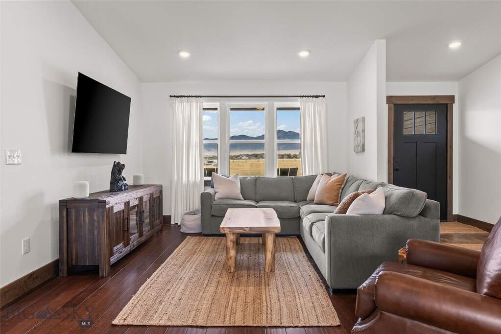 3 Bedroom Single Family Home/House's Image 4