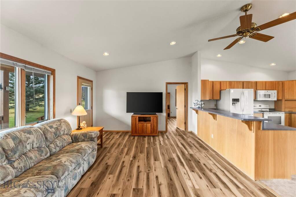 3 Bedroom Single Family Home/House's Image 7