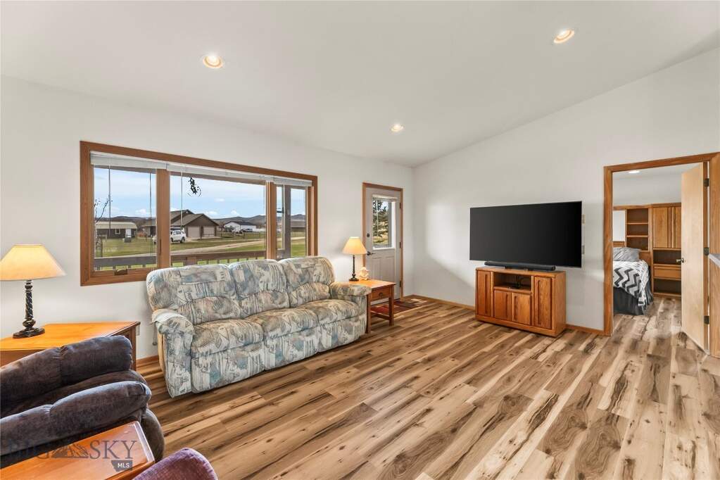 3 Bedroom Single Family Home/House's Image 8