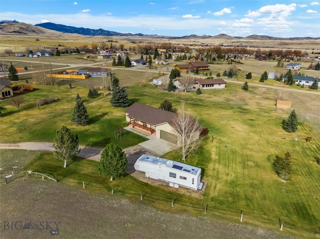 3 Bedroom Single Family Home/House's Image 36