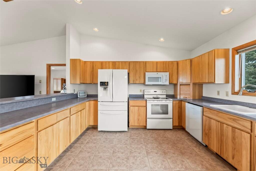 3 Bedroom Single Family Home/House's Image 3