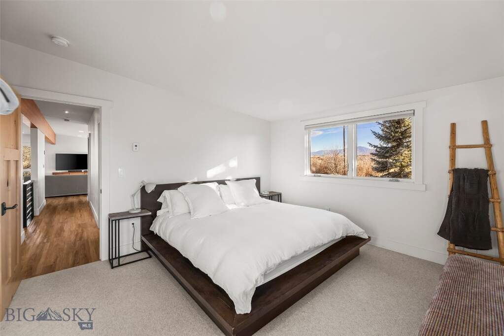 4 Bedroom Single Family Home/House's Image 32
