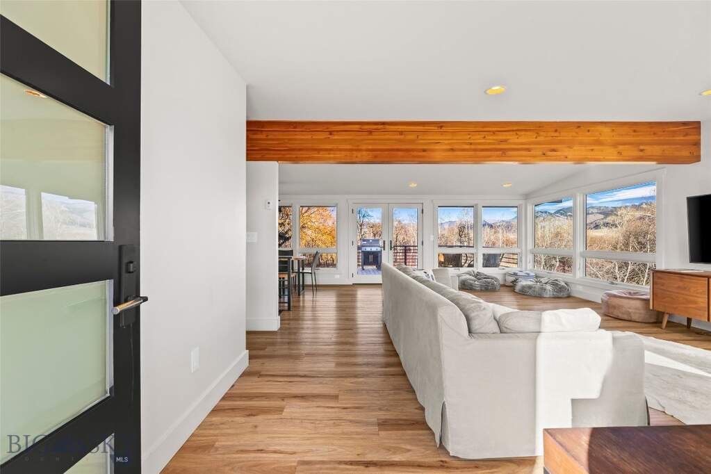 4 Bedroom Single Family Home/House's Image 3