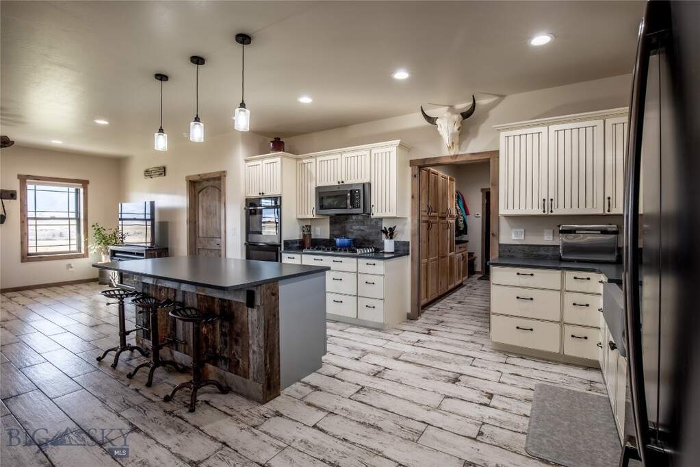 2 Bedroom Single Family Home/House's Image 8