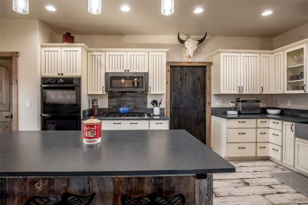 2 Bedroom Single Family Home/House's Image 3