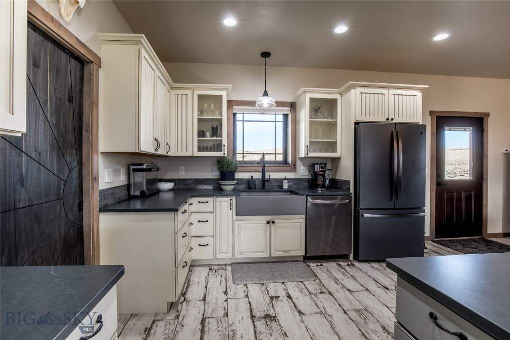 2 Bedroom Single Family Home/House's Image 4