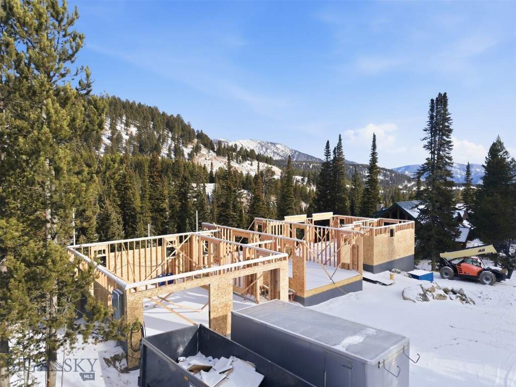 5 Bedroom Single Family Home/House's Image 4