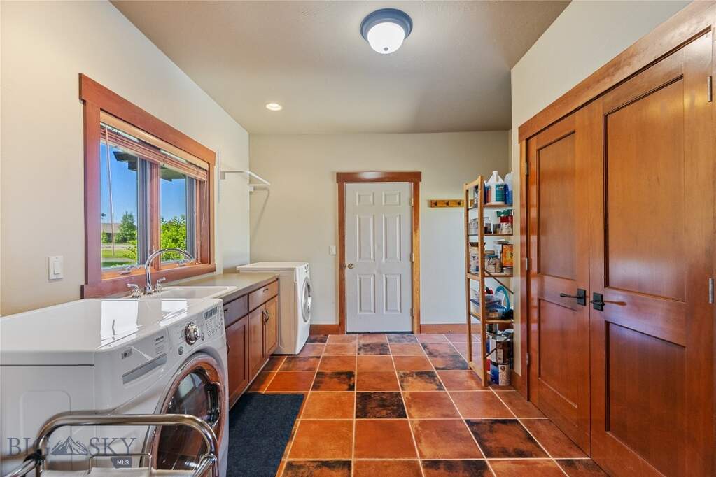 4 Bedroom Single Family Home/House's Image 34