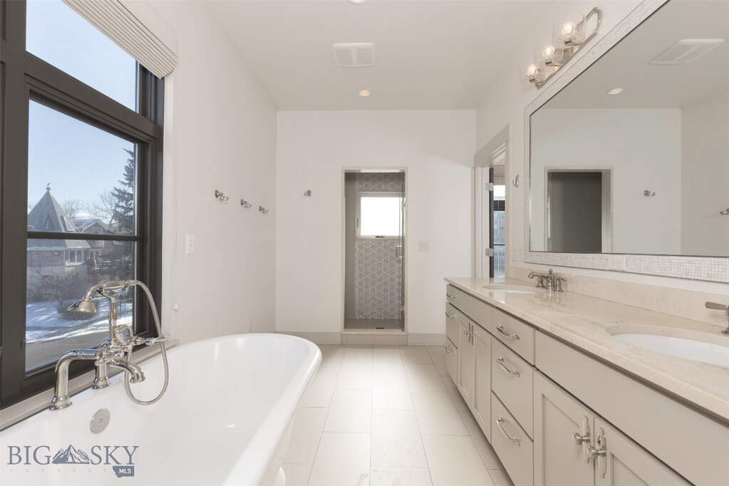 4 Bedroom Villa/Townhouse's Image 20