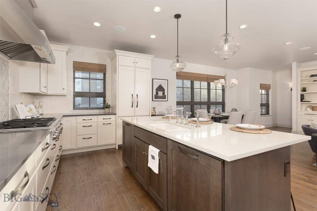 4 Bedroom Villa/Townhouse's Image 5