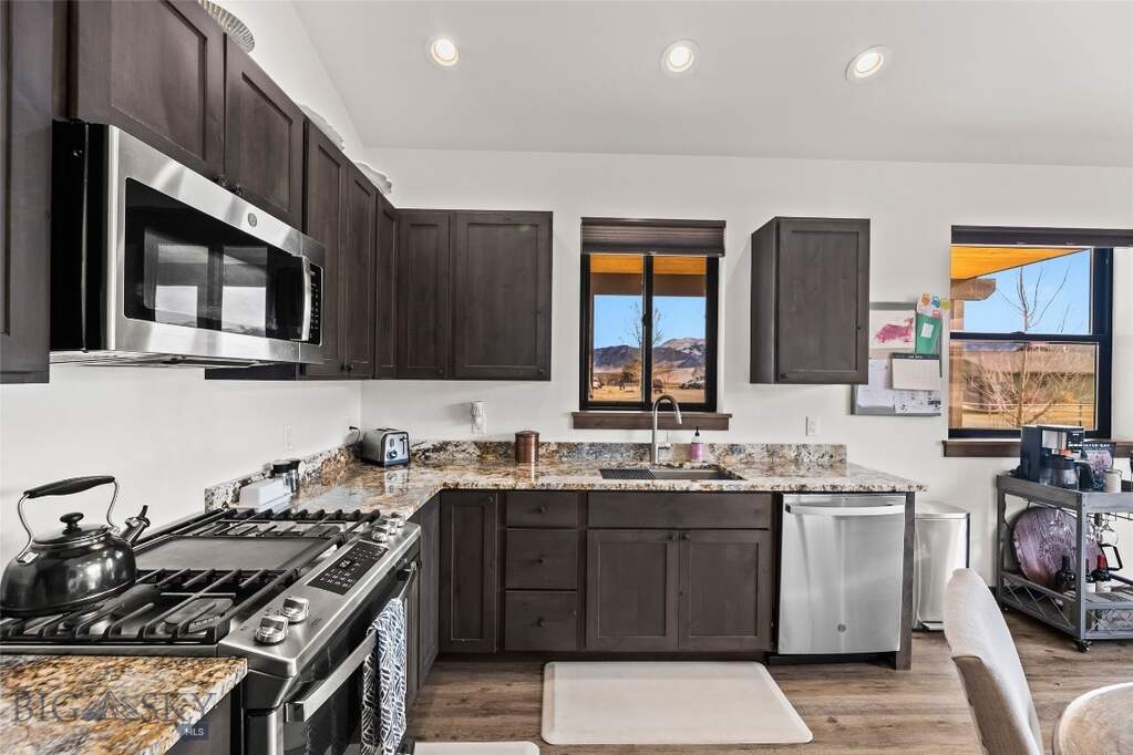 3 Bedroom Single Family Home/House's Image 8