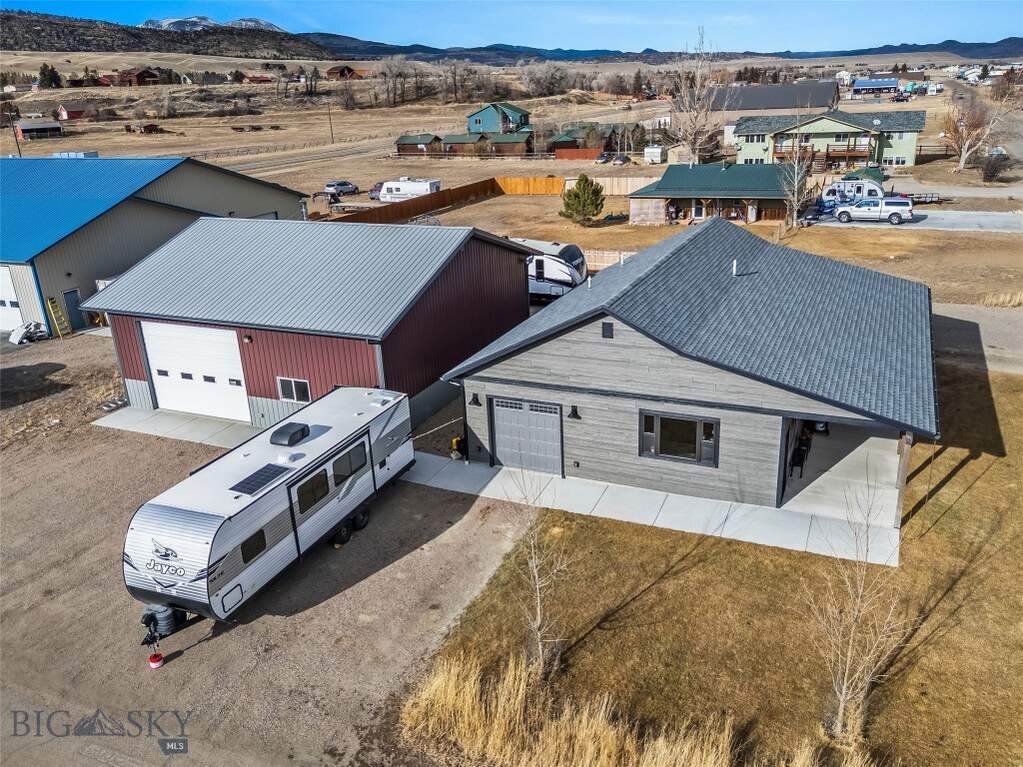 3 Bedroom Single Family Home/House's Image 35