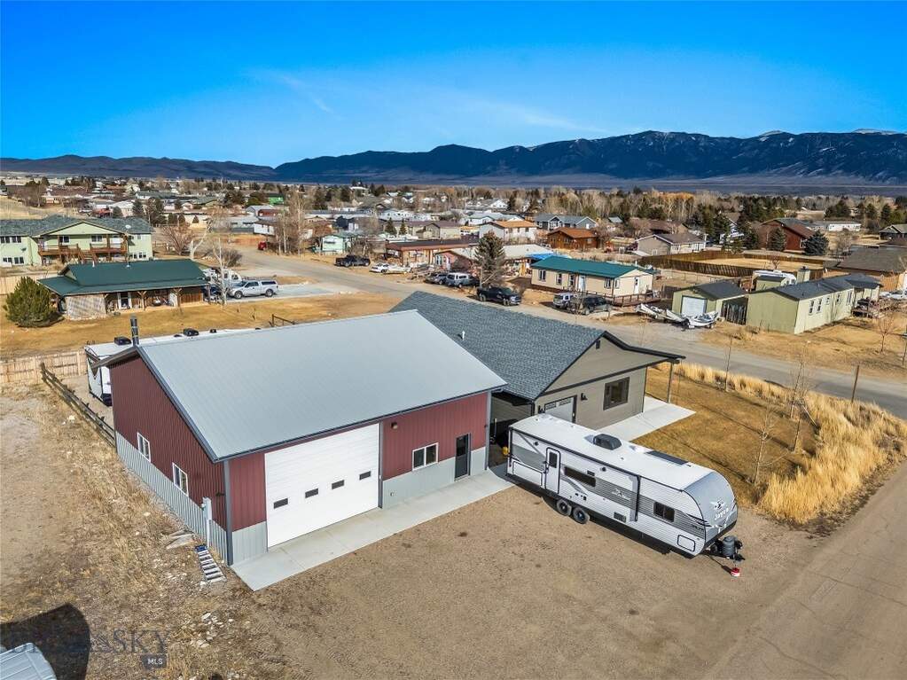 3 Bedroom Single Family Home/House's Image 37