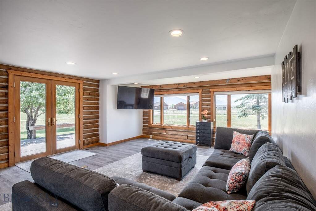 4 Bedroom Single Family Home/House's Image 8