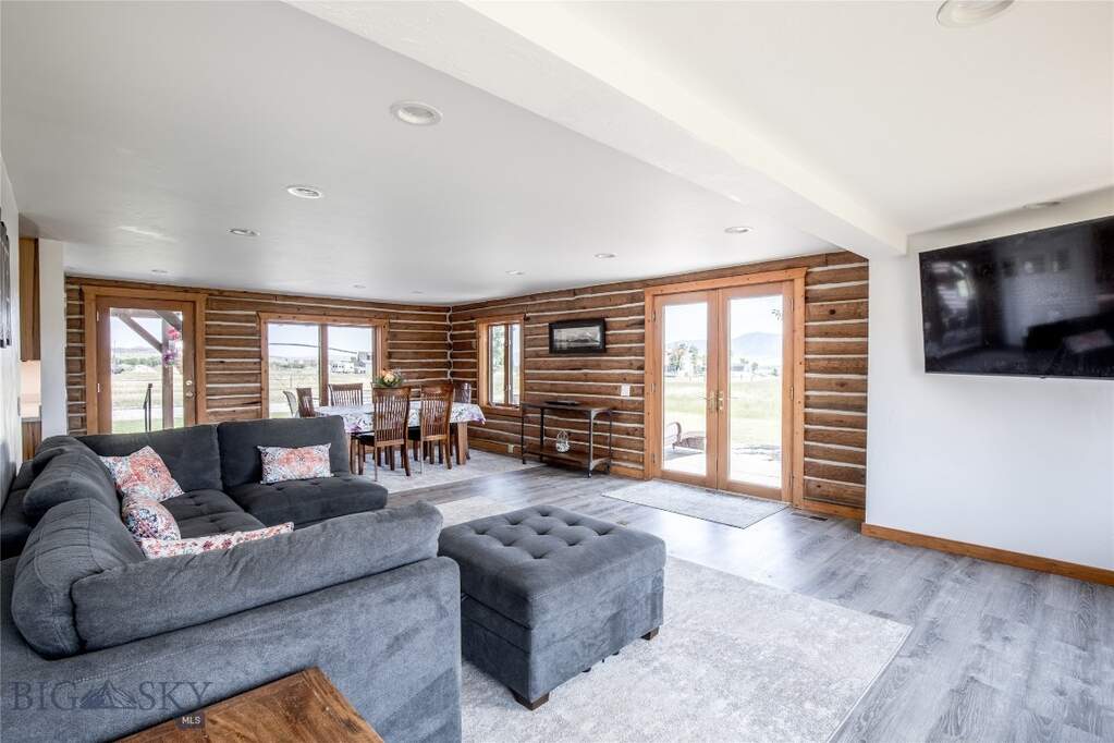 4 Bedroom Single Family Home/House's Image 9