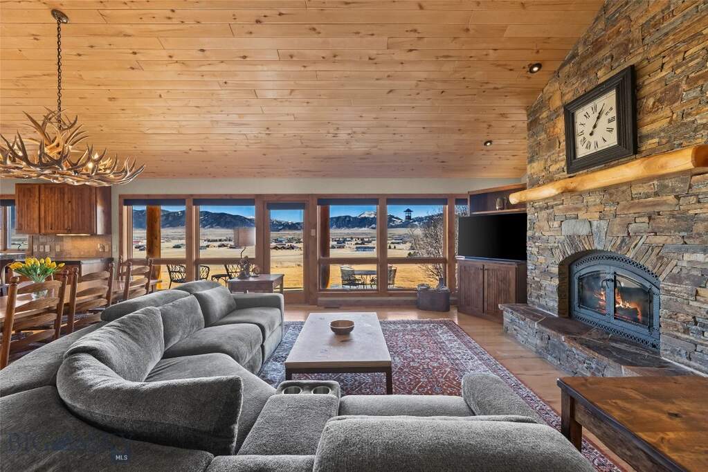 3 Bedroom Single Family Home/House's Image 14