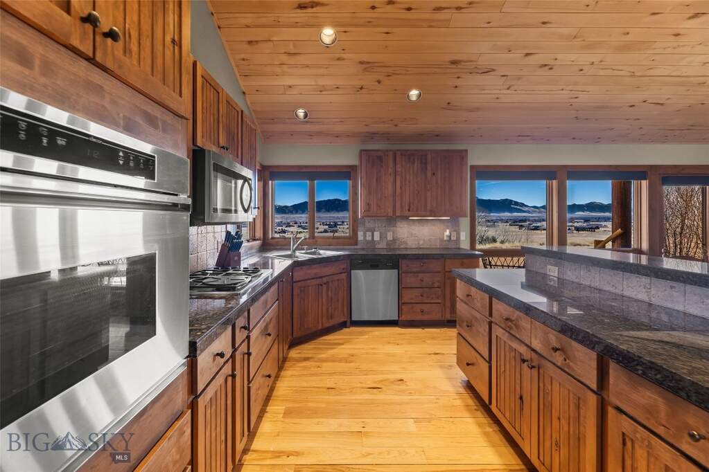 3 Bedroom Single Family Home/House's Image 32