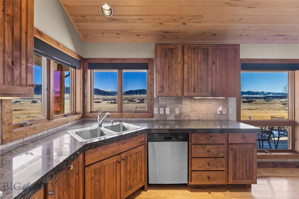 3 Bedroom Single Family Home/House's Image 35
