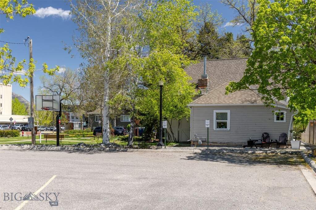 3 Bedroom Single Family Home/House's Image 46