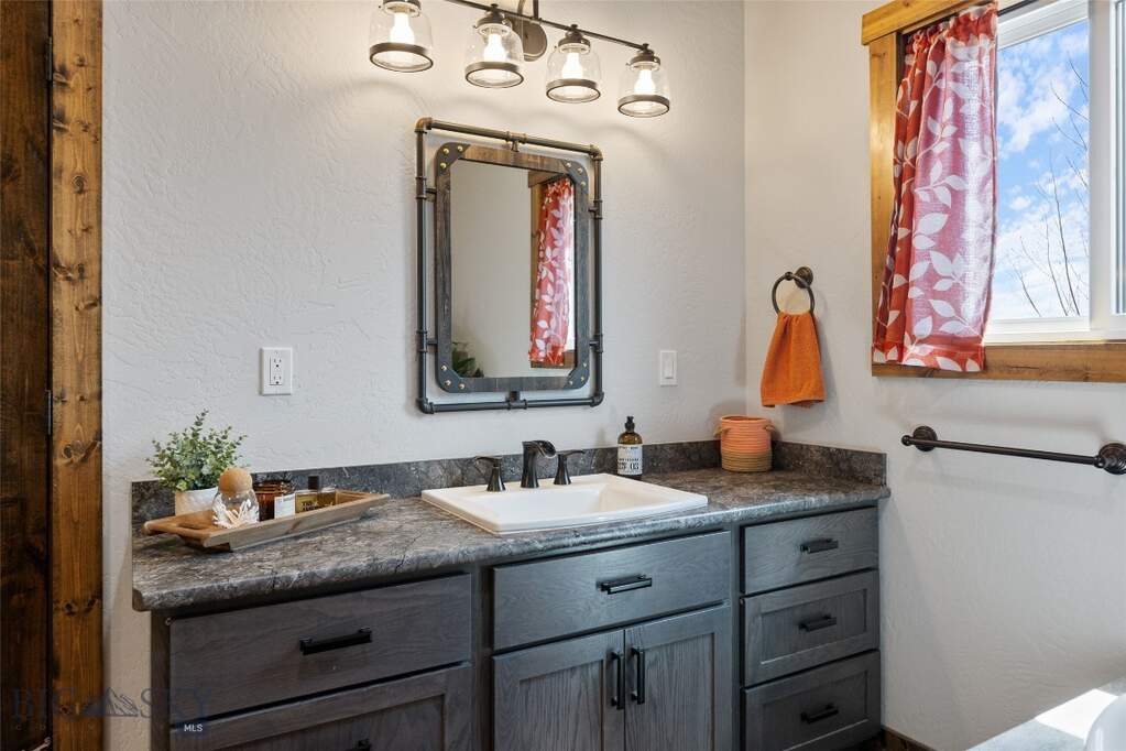 3 Bedroom Single Family Home/House's Image 36
