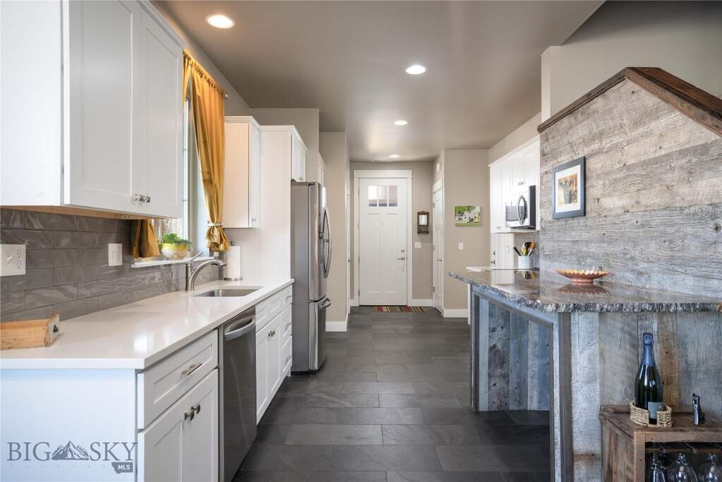 4 Bedroom Single Family Home/House's Image 7