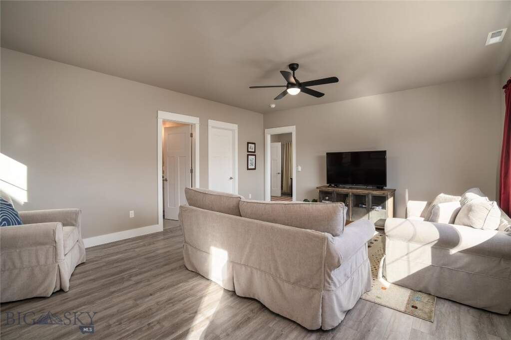 4 Bedroom Single Family Home/House's Image 32
