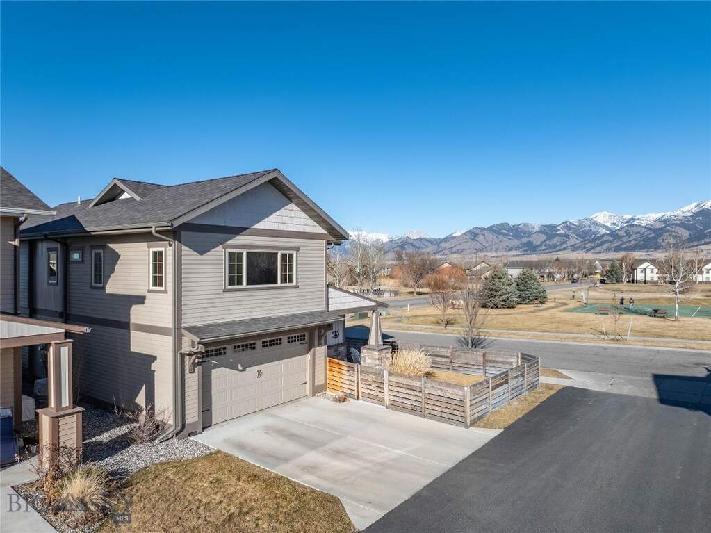 4 Bedroom Single Family Home/House's Image 3