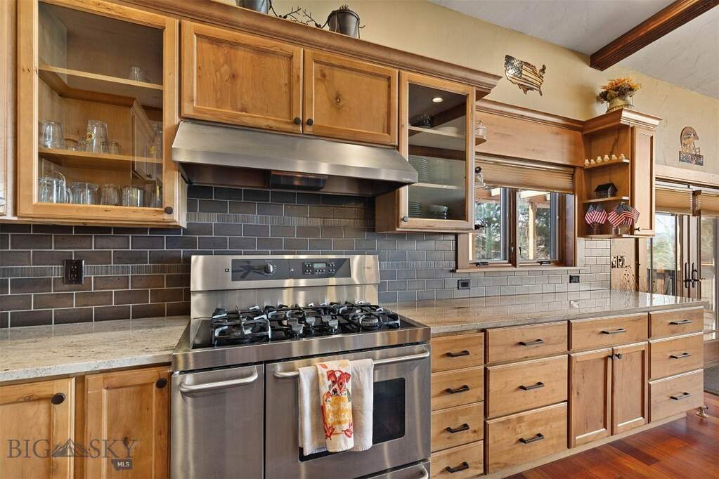 5 Bedroom Single Family Home/House's Image 9