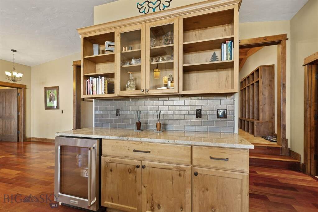 5 Bedroom Single Family Home/House's Image 10