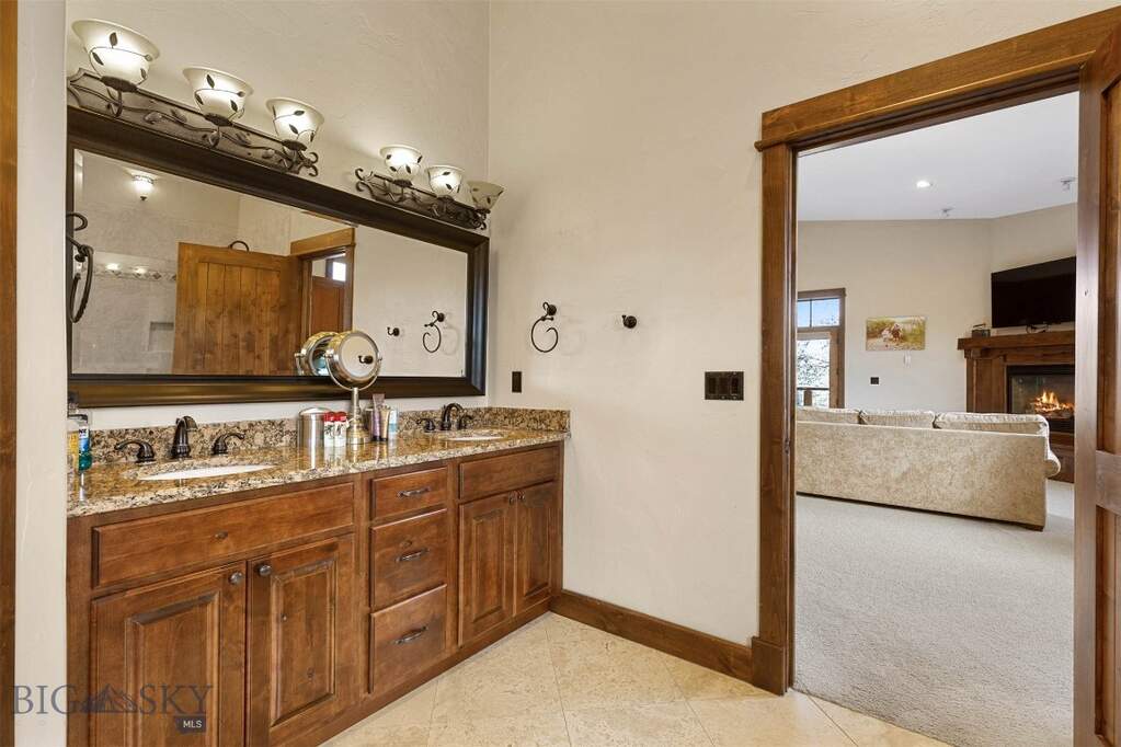 5 Bedroom Single Family Home/House's Image 17