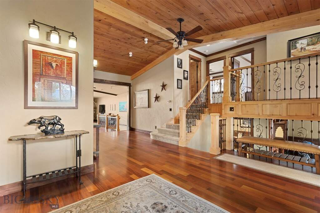 5 Bedroom Single Family Home/House's Image 3