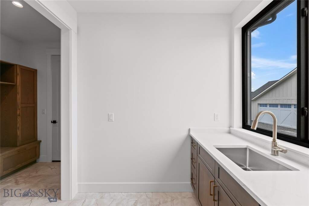 4 Bedroom Single Family Home/House's Image 38