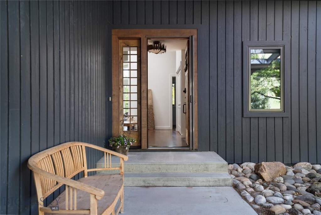 5 Bedroom Single Family Home/House's Image 8