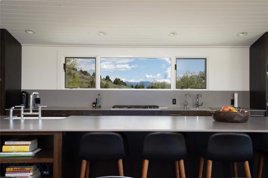 5 Bedroom Single Family Home/House's Image 9