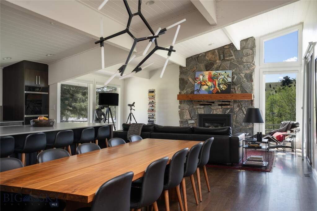 5 Bedroom Single Family Home/House's Image 10
