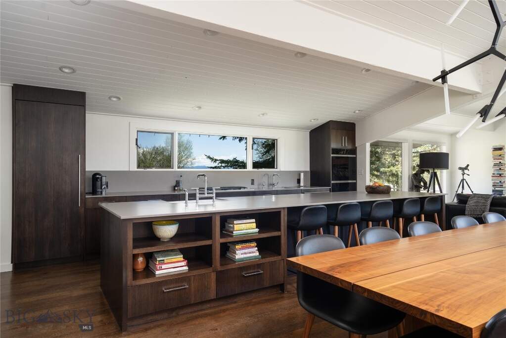 5 Bedroom Single Family Home/House's Image 13