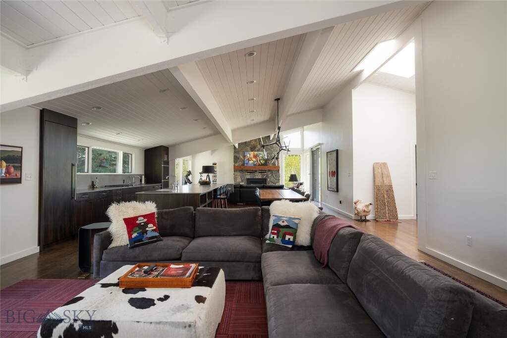 5 Bedroom Single Family Home/House's Image 14