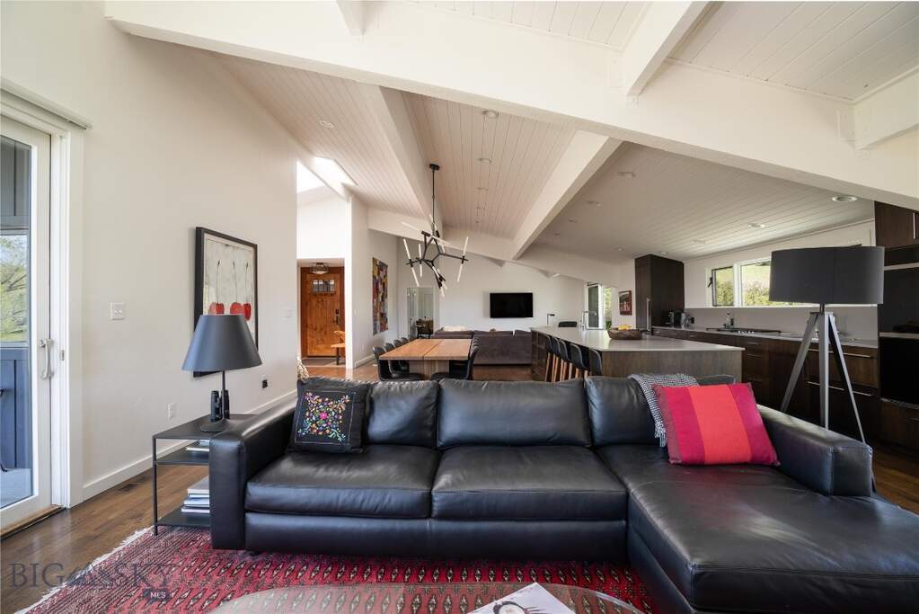 5 Bedroom Single Family Home/House's Image 17