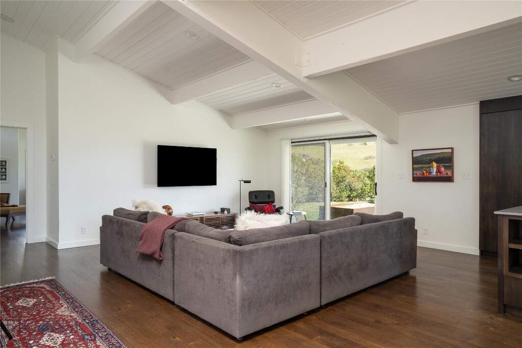 5 Bedroom Single Family Home/House's Image 18