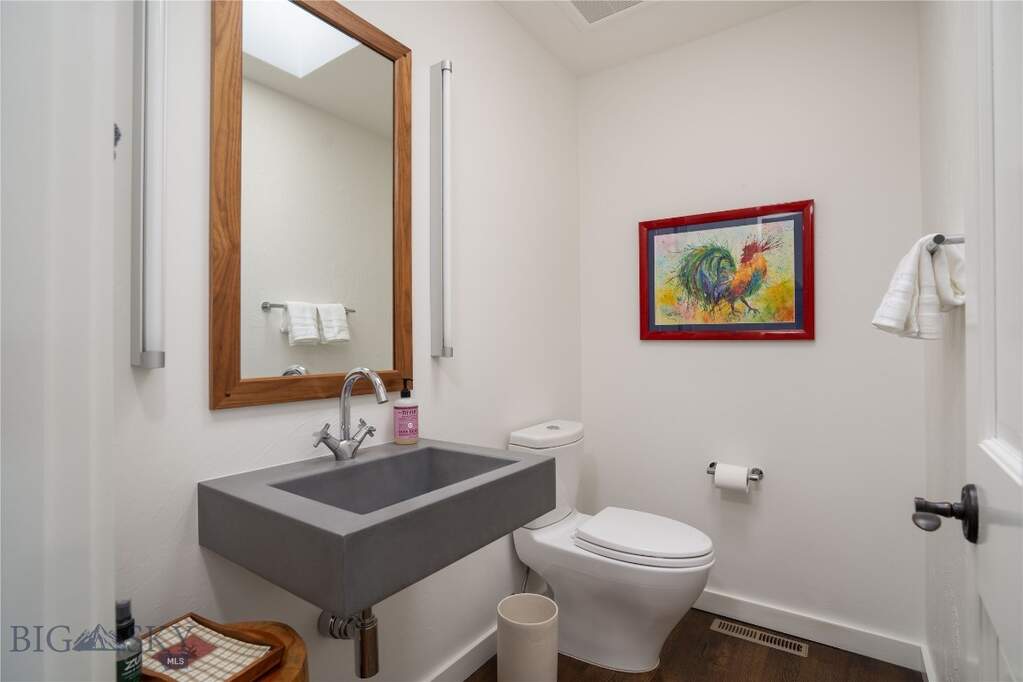 5 Bedroom Single Family Home/House's Image 22