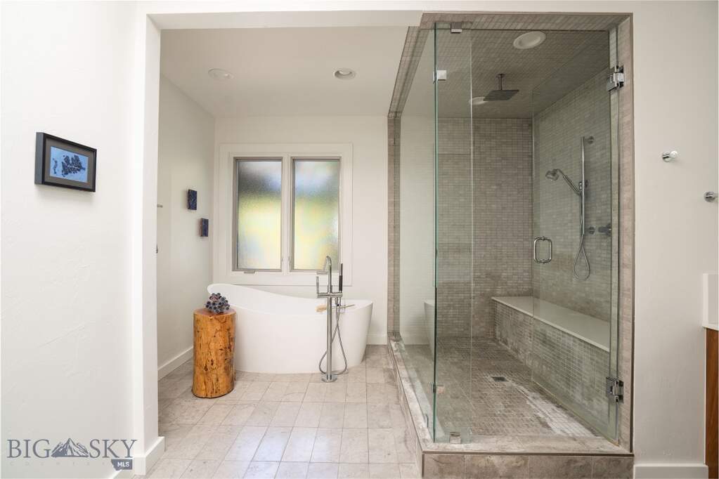 5 Bedroom Single Family Home/House's Image 26