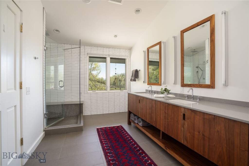 5 Bedroom Single Family Home/House's Image 31