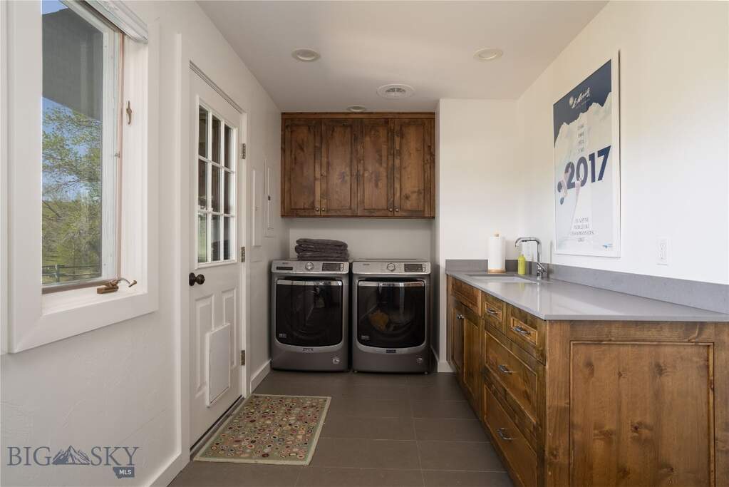 5 Bedroom Single Family Home/House's Image 34