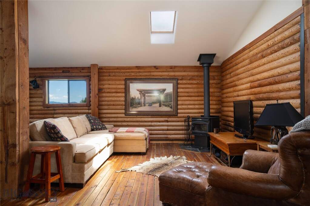 5 Bedroom Single Family Home/House's Image 39