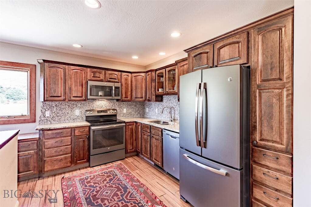 3 Bedroom Single Family Home/House's Image 7