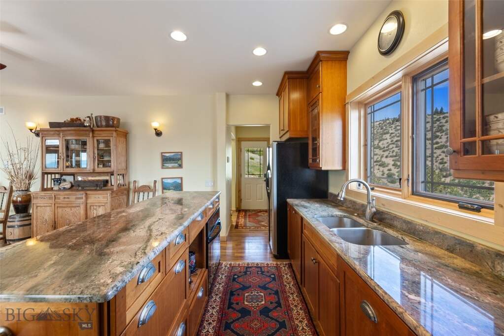 4 Bedroom Single Family Home/House's Image 16